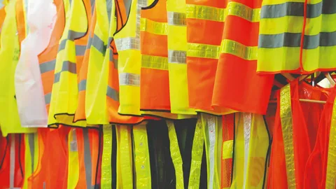 Why Should Hunters Wear Daylight Fluorescent Orange Clothing?