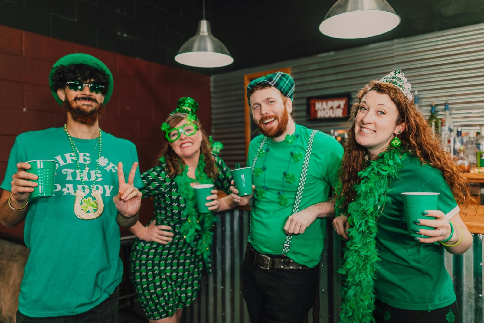 What Colours Go With Dark Green Clothes?